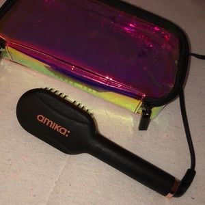 Amika mini straightening brush